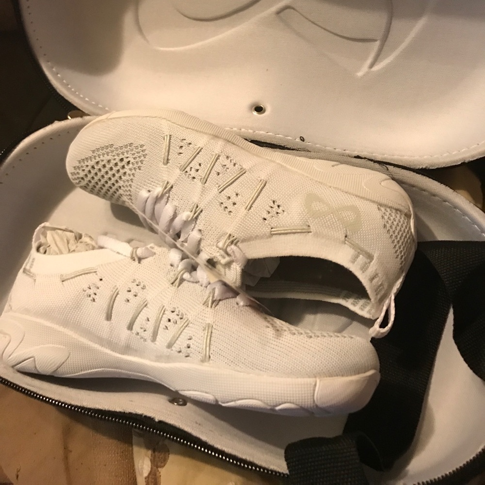 Nfinity flyte size Y1 brand new